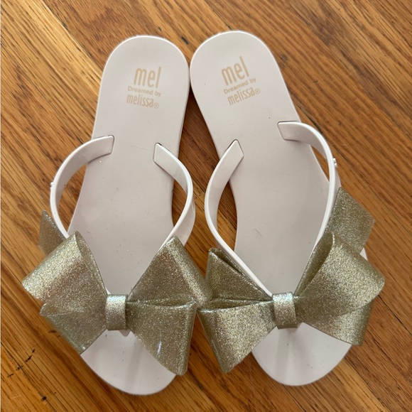 MINI MELISSA - GIRL’S GOLD BOW SANDAL - SIZE 1 - Picture 2 of 6